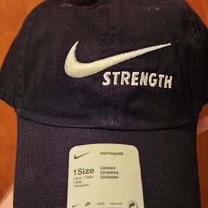 NIKE STRENGTH HAT